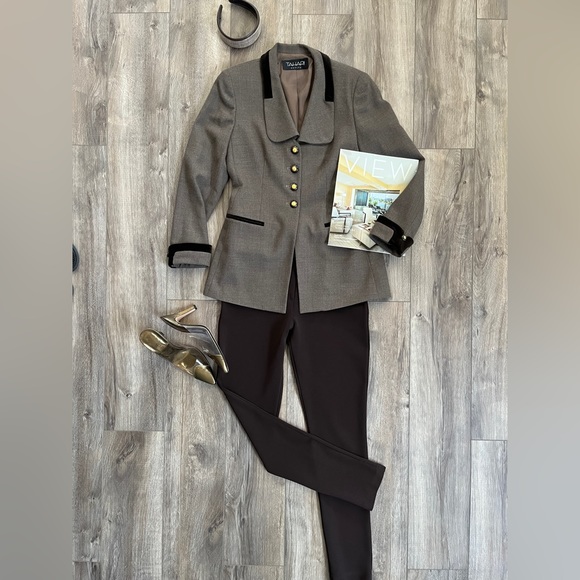 Nearly New Chocolate Brown  Tahari Tweed Blazer! - Picture 2 of 4